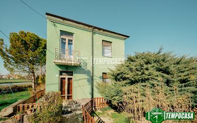 Lungavilla Villa indipendente, libera su 4 lati, a