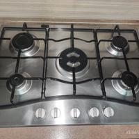 piano cottura 5 fuochi Ariston.