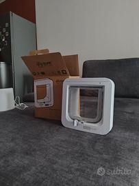 Gattaiola SureFlap con lettore microchip