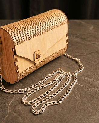 Borsa a tracolla in legno con chiusura