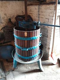 Torchio per uva Manzi e Tini vinari vetrificati