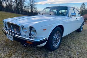 Daimler Double Six 5.3