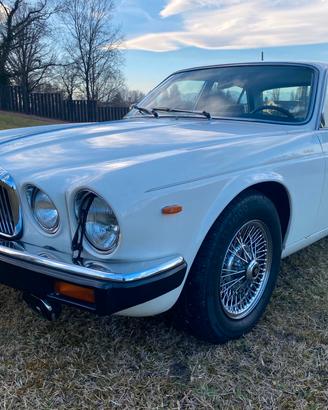 Daimler Double Six 5.3