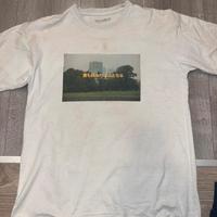 Maglietta con sfondo città giapponese