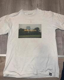 Maglietta con sfondo città giapponese