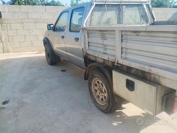 pick up nissan 4x4