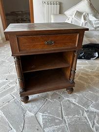 Coppia di Comodini Stile Luigi XV con Cassetto