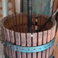 Torchio 45/50 prezzo 300€, in omaggio macina uva