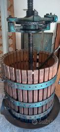 Torchio 45/50 prezzo 300€, in omaggio macina uva