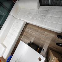 divano in pelle bianca 3 x 2 mt