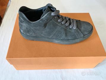 Nuove scarpe sneakers scamosciate Tod's