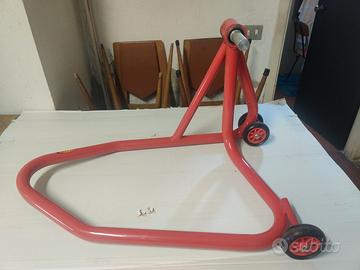 Cavalletto posteriore per moto con monobraccio.