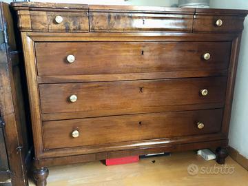 Splendido cassettone antico cappuccino