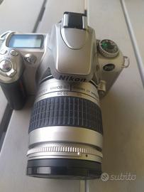 macchina fotografica Nikon f55 obiettivo Nikkor