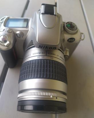 macchina fotografica Nikon f55 obiettivo Nikkor