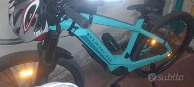bicicletta elettrica  biachi come nuova km.90