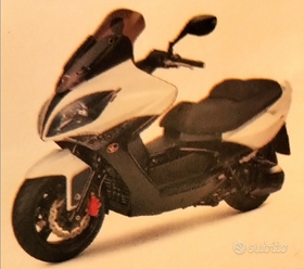 Kymco Xciting 300i usata in vendita in Lombardia