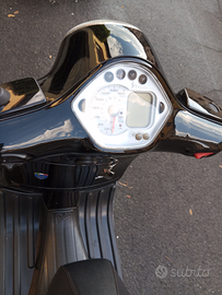 Vespa 250 nera
