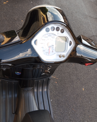 Vespa 250 nera