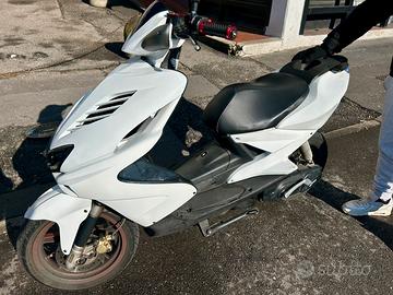 Yamaha Aerox 75ccMalossi  Incluso motore originale