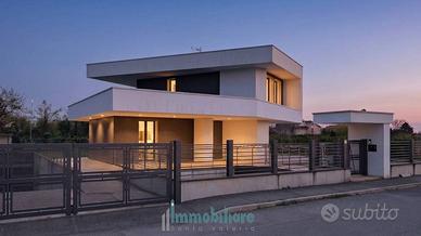 Villa di 480 m² con 5 locali e box auto doppio a G