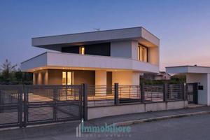 Villa di 480 m² con 5 locali e box auto doppio a G