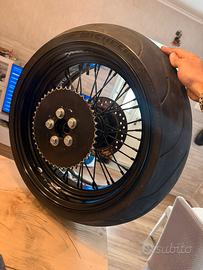 Cerchio maggiorato stile Harley