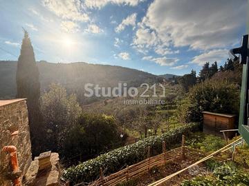 Villa di 155 m² con più di 5 locali e box auto a G