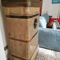 Antica stufa a legna in ceramica Alsazia