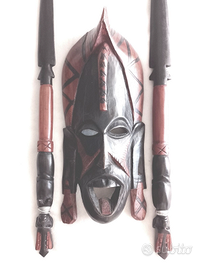 maschera e legni Masai arte etnica vintage