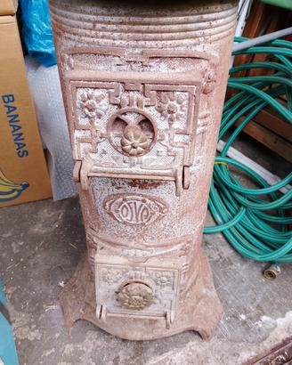 antica stufetta a legna in ghisa alta 80  cm 