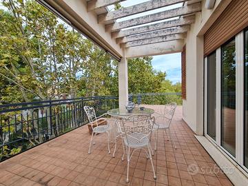 Attico con due terrazze e garage, zona Viale Verdi