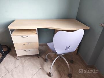 scrivania con cassetti e sedia rovere