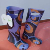 Stivali da pioggia colorati e resistenti 