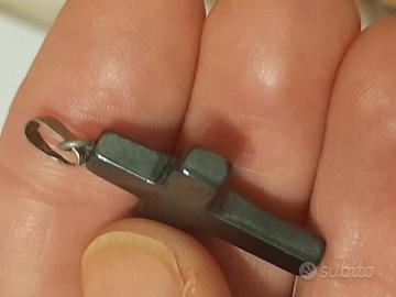 Ciondolo a forma di croce 