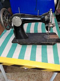 MACCHINA PER CUCIRE D'EPOCA