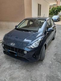 Hyundai i10 1.0 Tech - PARI AL NUOVO (16.700 km)