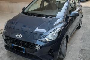 Hyundai i10 1.0 Tech - PARI AL NUOVO (16.700 km)