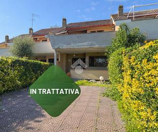 VILLA A SCHIERA A ANZIO