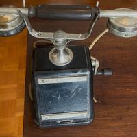 Telefono da tavolo con chiamata a generatore