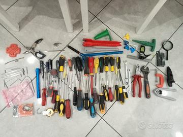 attrezzi per elettricista e idraulico 