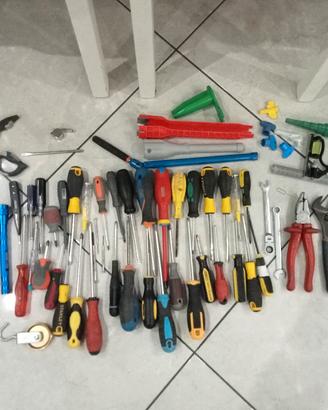 attrezzi per elettricista e idraulico 