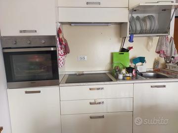 Cucina in buone condizioni ( no piano cottura )