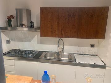 Cucina completa di frigorifero