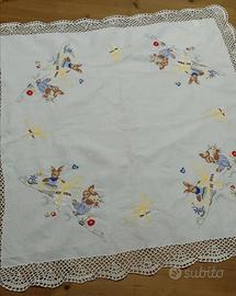 Pasqua. Telerie Vintage. Tovaglietta. Centrotavola