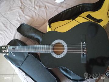 Chitarra nuova mai usata con custodia