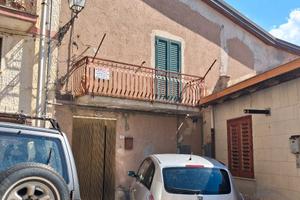 CASA 100 MQ+ DEPENDANCE 60 MQ+5000 MQ TERRENO
