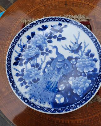 Due piatti giapponesi in porcellana di Arita blu e