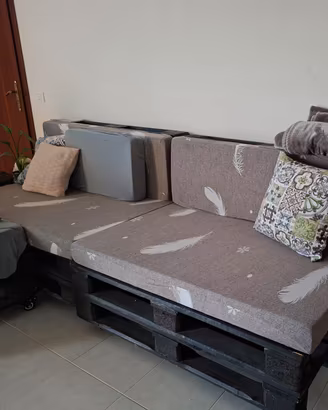 cuscini per divano con pedane pallet