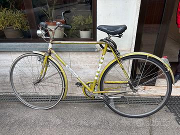 BICICLETTA BEN FUNZIONANTE con sella nuova.